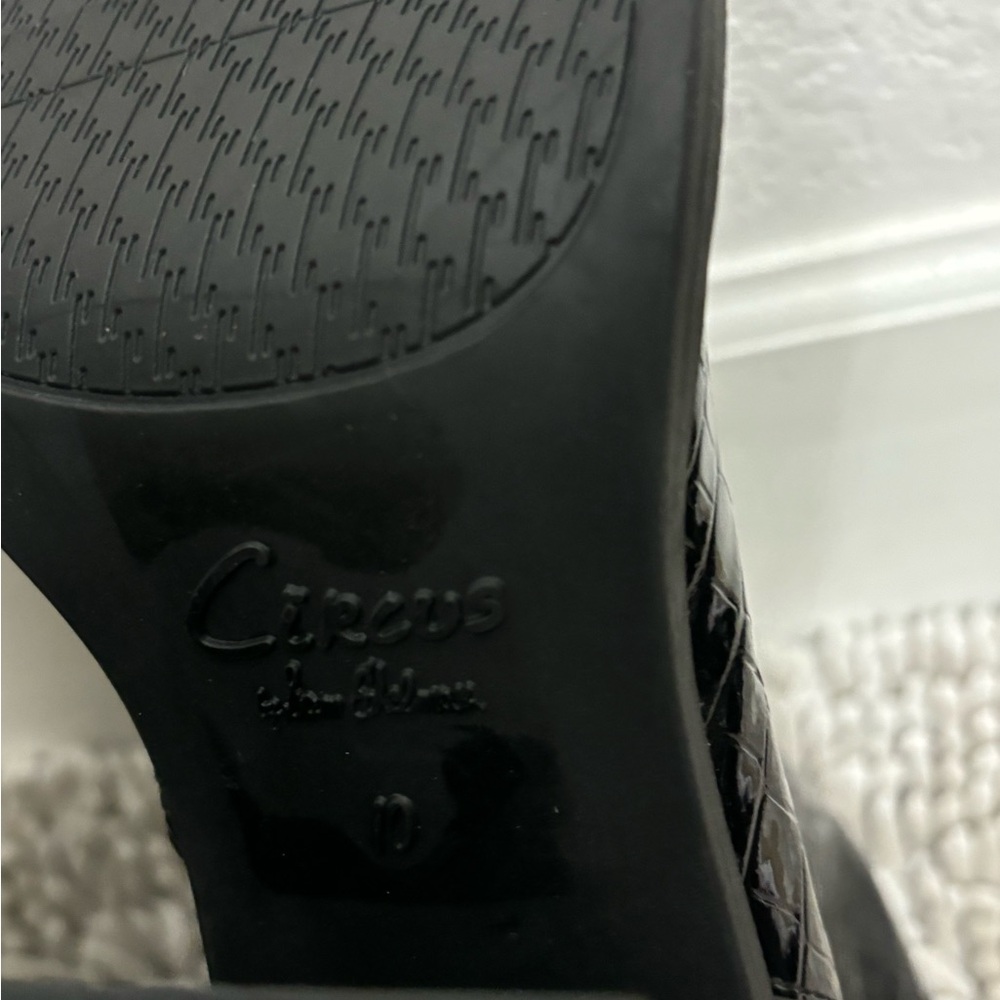 Circus by Sam Edelman Black Ankle Boots with Chunky Sole - Picture 4 of 6